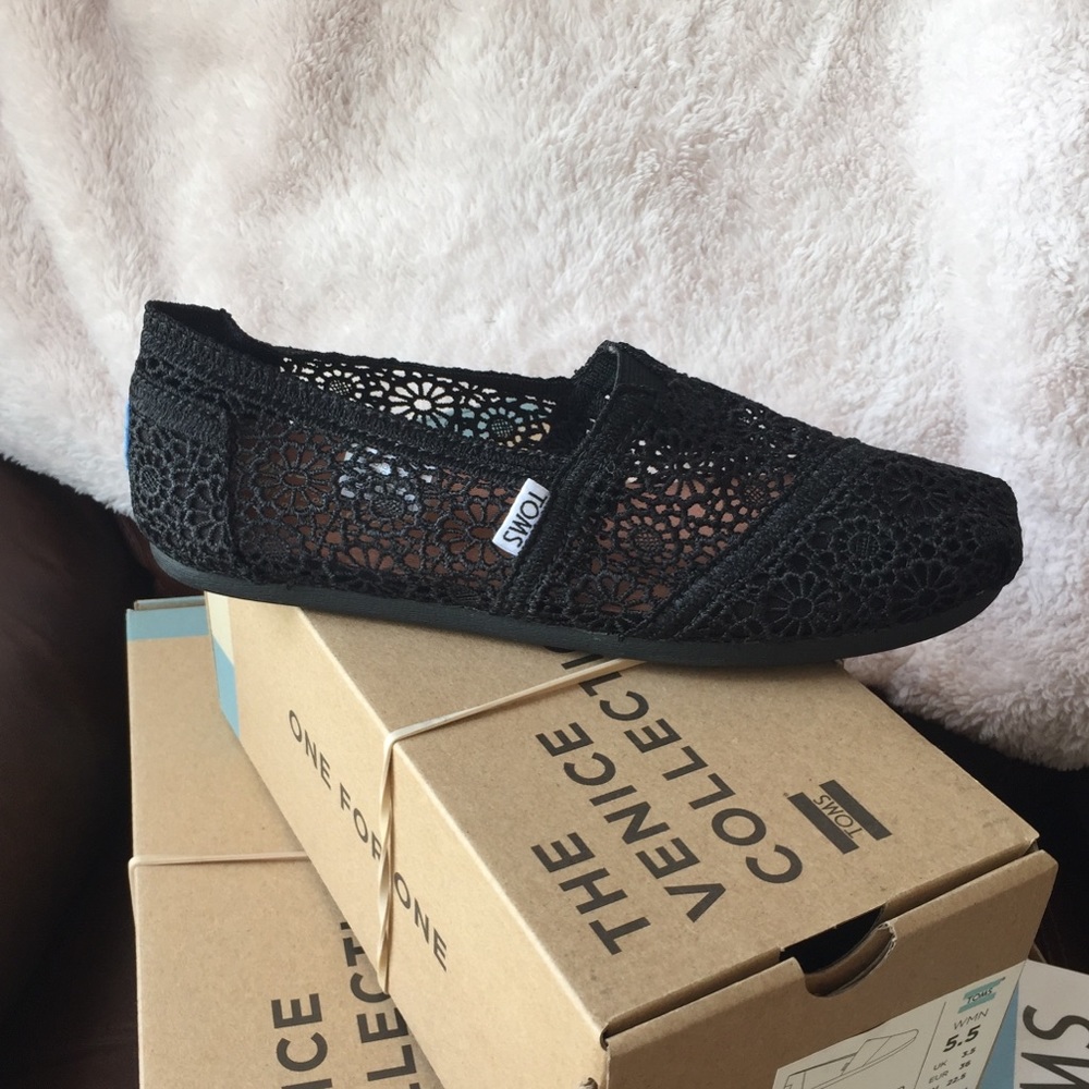 TOMS Black Moroccan Crochet Classic New Slip On - Picture 5 of 8